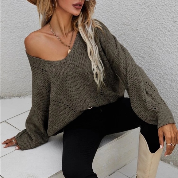 Gray knit V neck sweater - Picture 6 of 16